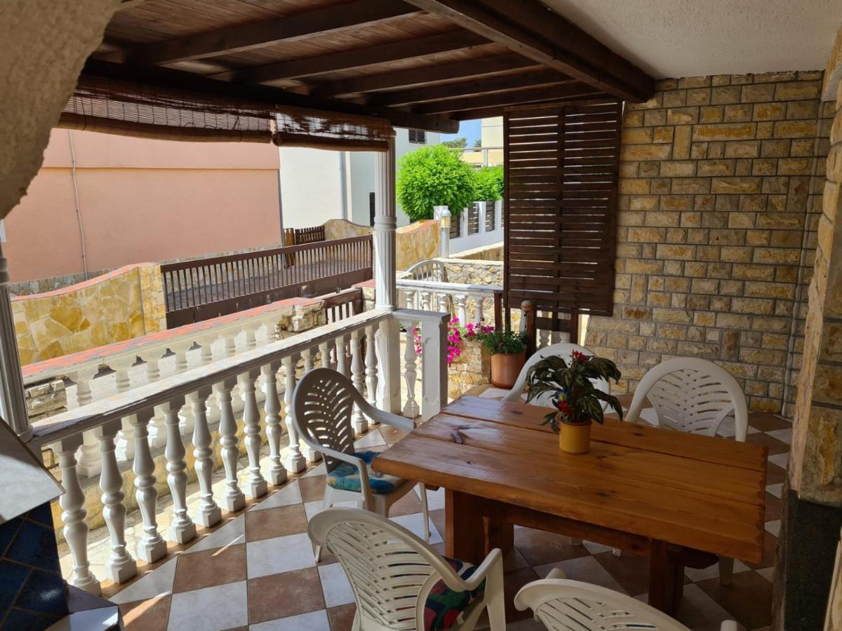 Apartments Tuka Near The Beach Vir Exterior foto